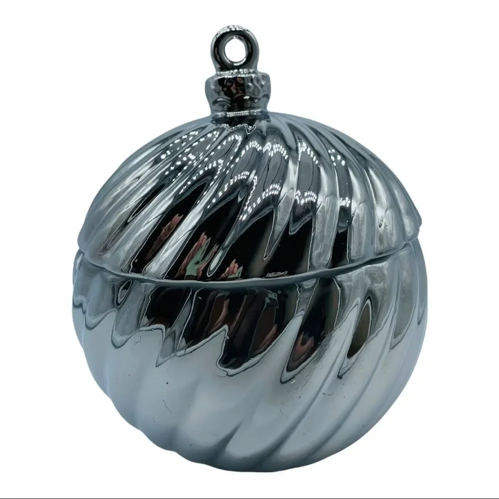 428 - GOLD OR SILVER‎ DECORATIVE ORNAMENT COVERED BOWL